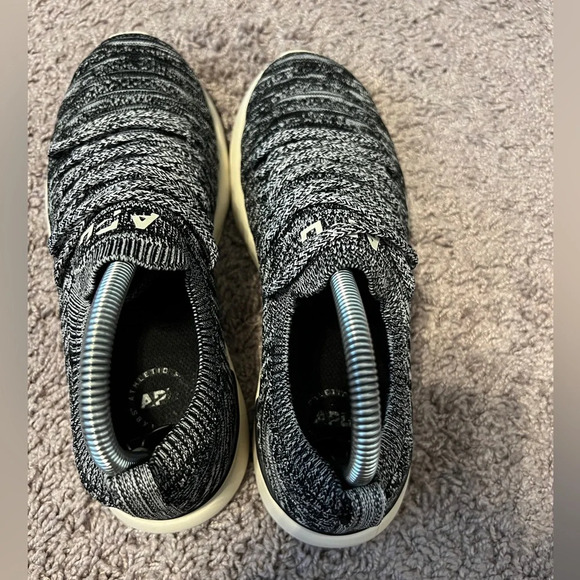 APL women’s Techloom wave running shoe size 7.5 - Picture 5 of 7